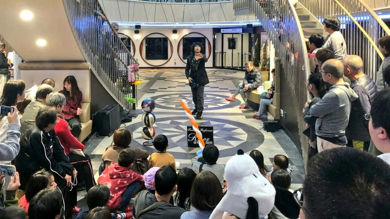 ノックスによるフェリーさんふらわあでのステージパフォーマンス